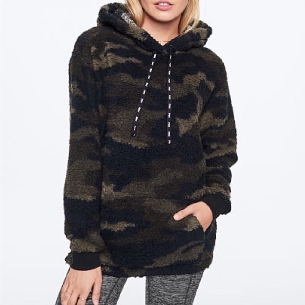 SOLD OUT NEWCAMO VICTORIA SECRET PINK SHERPA SOFT